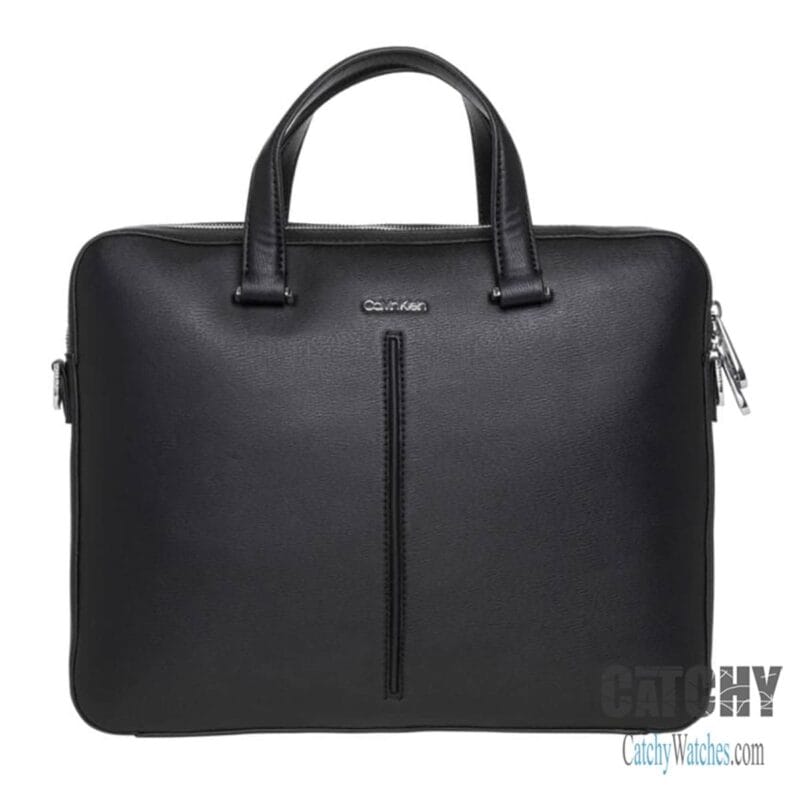 laptop-messenger-bag-calvin-klien-black-hand-and-shoulder