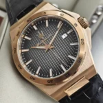 r8851153001-original-maserati-watch-men-black-dial-leather-strap_7 Gold-tone wristwatch with a textured black dial, date window, and black leather strap, shown at close range.